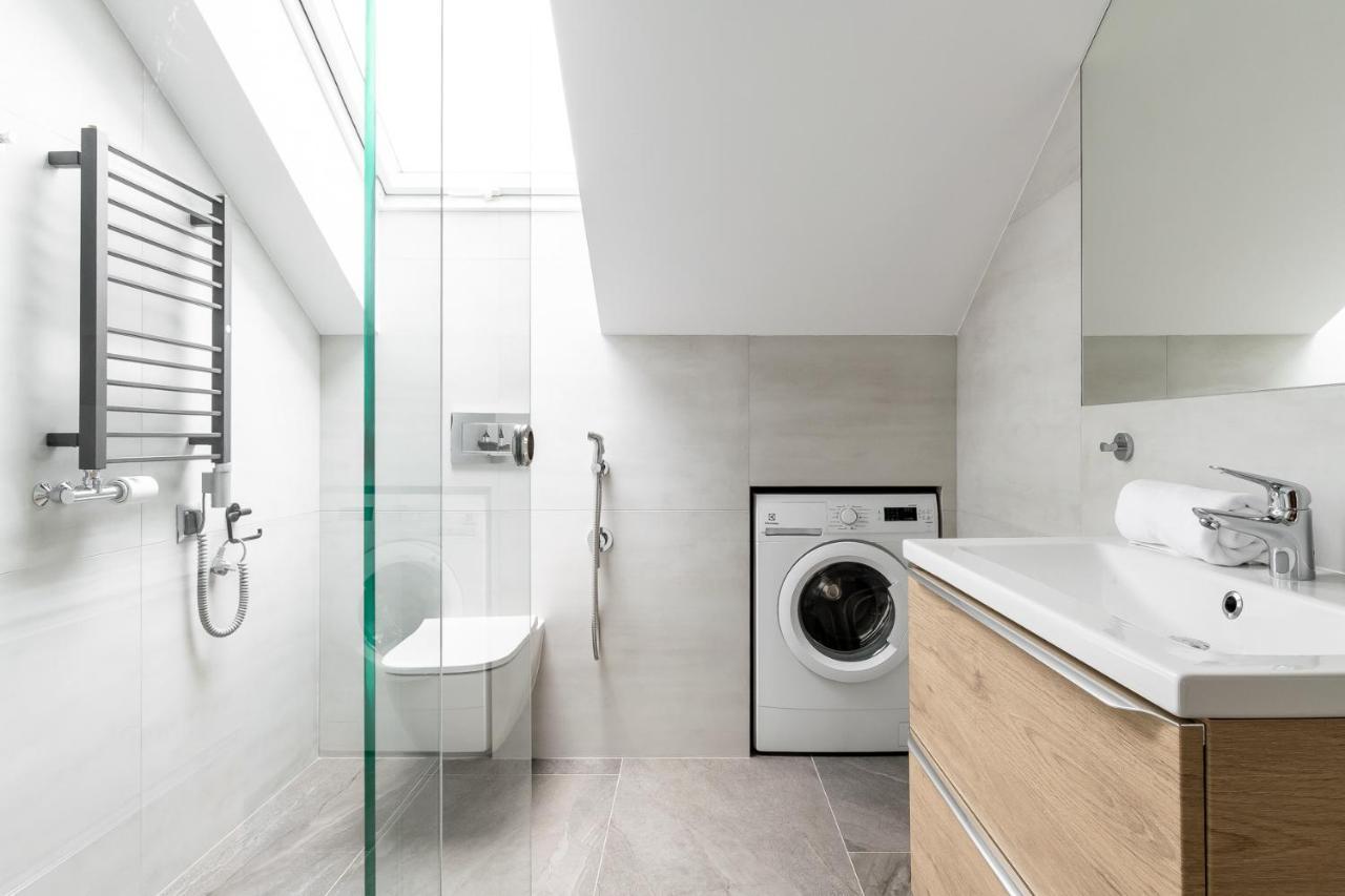 Apartment 10 Active *