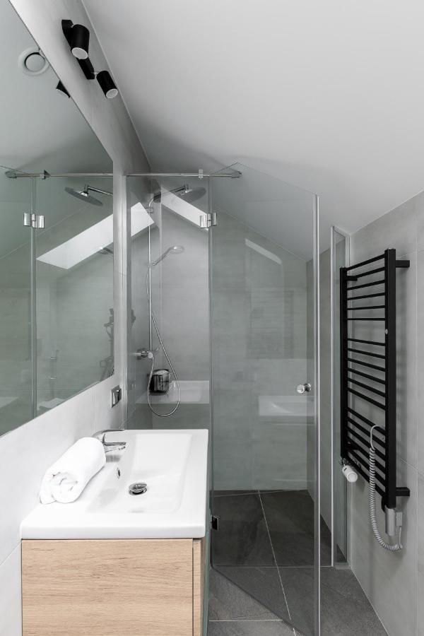 10 Active Apartment