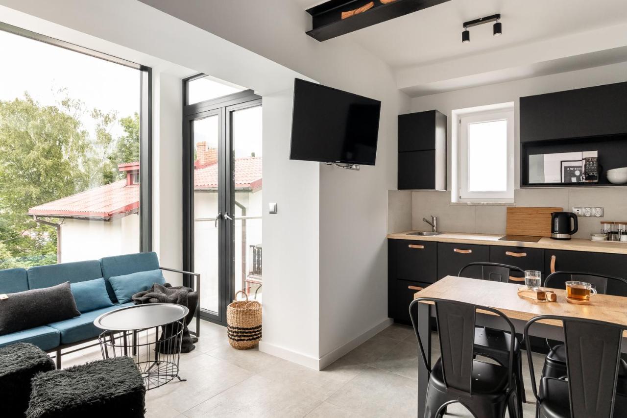 Apartment 10 Active